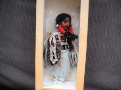 NATIVE DOLL A CLOSE UP_02